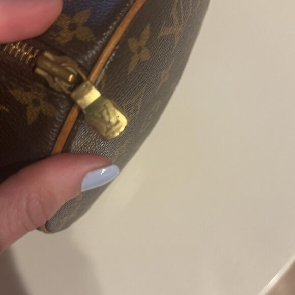 Authentic Louis Vuitton Monogram Papillon 30 Handbag- Model M51365 pre-owned - Picture 5 of 6